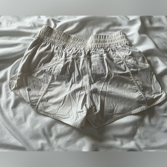 Lululemon Hotty Hot Low-Rise Lined Short 2.5” - Picture 2 of 2